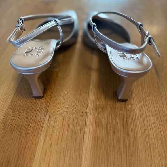 Naturalizer Tahira slingback pumps heels silver women's 7 M New In Box NIB - Picture 6 of 10